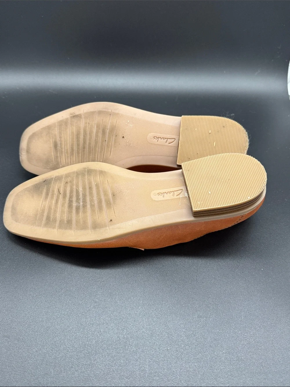 Clarks Women's Dark Tan Leather Slip-On Loafers Sz 7